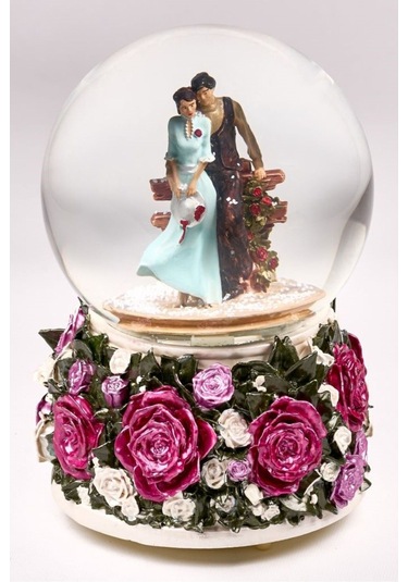 Kar Küresi Renkli Güller Büyük 100 Mm El Boyama, Müzikli Kendinden Üflemeli, Gül Bahçesinde Sevgili