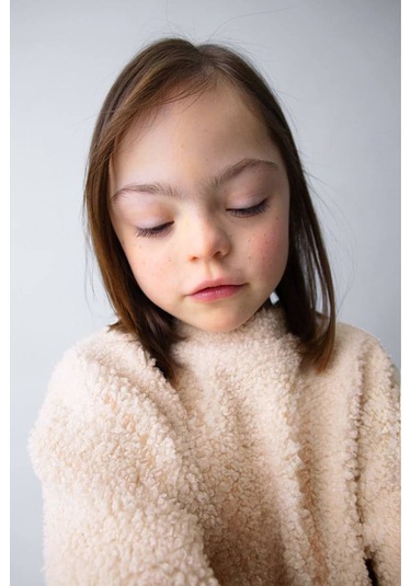Kız Çocuk Etek Ucu Gömlek Görünümlü Pelüş Sweatshirt - Bej Gri