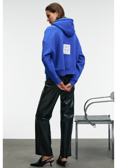 VYSELLE Kadın Önü Kesikli Metal Fermuarlı Kapüşonlu Etiket Detaylı Oversize Mavi Sweatshirt