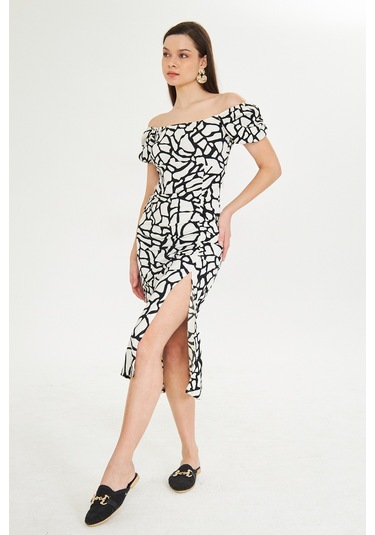 Siyah Beyaz Desenli Kalp Yaka Yirtmacli Elbise Siyah