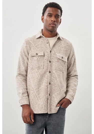 Bej Uzun Kol Kendinden Desenli Gabardin Sert Yaka Kapaklı Cep Pamuklu Classic Comfort Fit Gömlek 1004245167 Bej