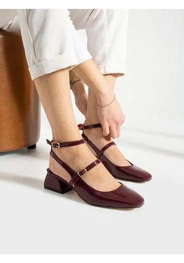 Beyaz Pine Cone Kapalı Küt Burun Topuklu Kadın Ayakkabı Bordo Bordo