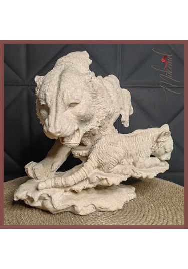 Kaplan Annesinin Ve Yavrusunun Korumasını Simgeleyen Şık El Yapım