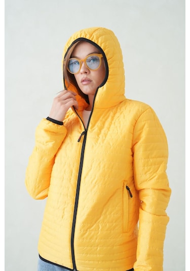 İçi Astarlı Su Ve Rüzgar Geçirmez Cepli Kapüşonlu Kadın Mont Sarı