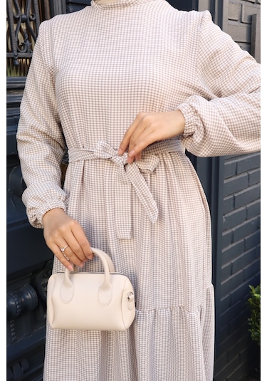 Kadın Kahve Küçük Kareli Kat Kat Kuşaklı Uzun Gofre Kumaş Tesettür Elbise 0220 Kahve