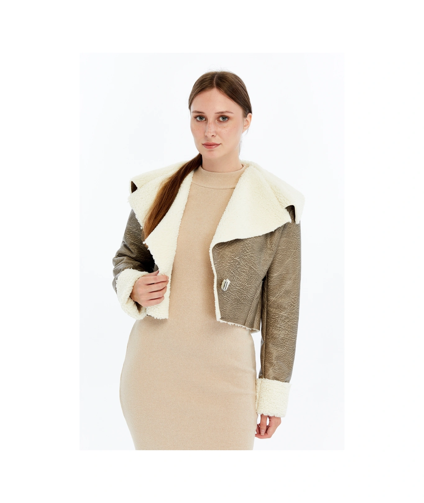 Kadın Oversize Deri Mont Kürklü Ceket Niş Kompakt Tasarım Günlük Spor Görünüm Gri