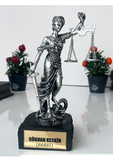 Kişiye Özel Adalet Heykeli Themis Figürlü Avukat Masa Üstü Biblo