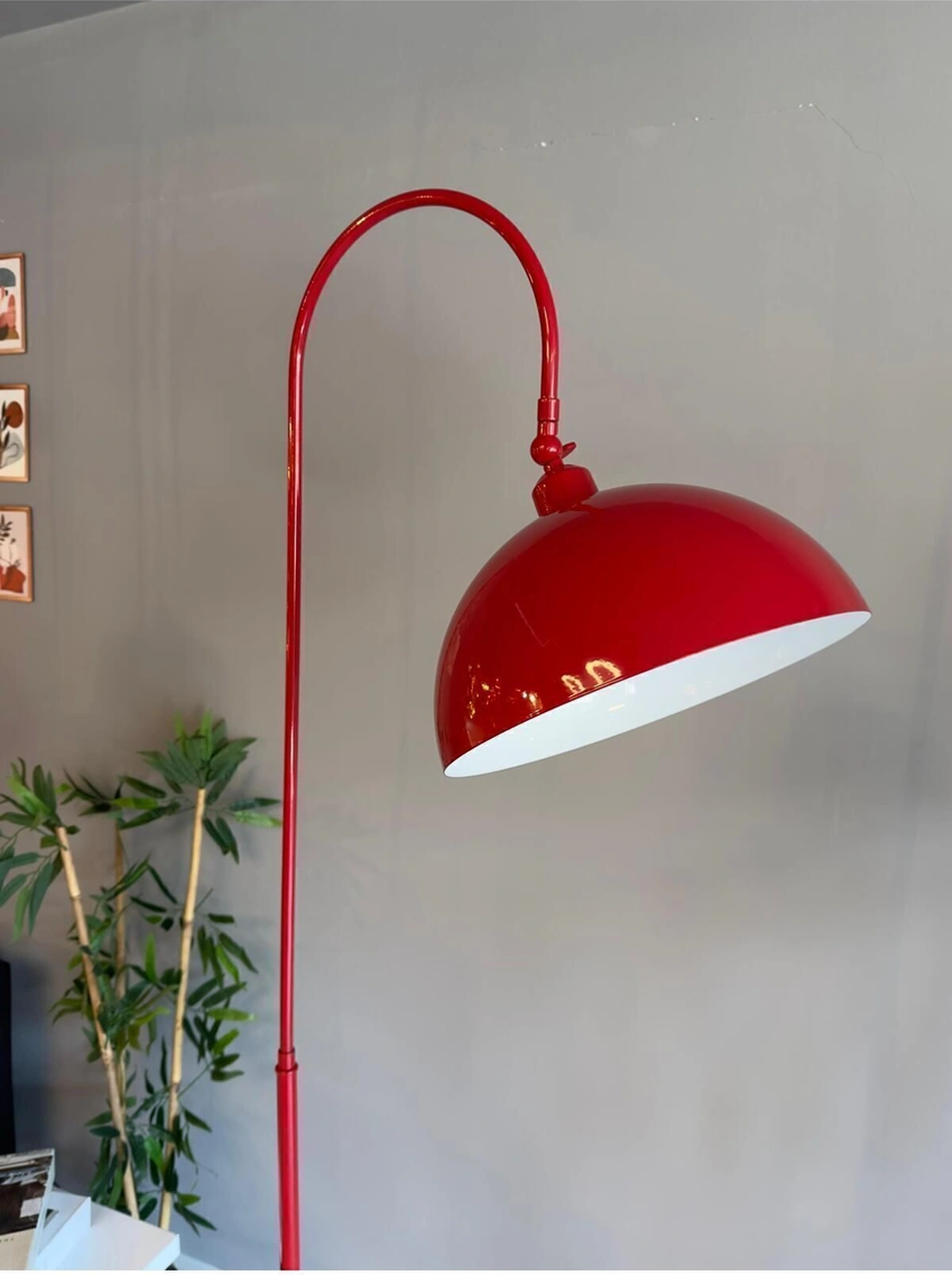 Kırmızı Lambader Hareketli Başlık Modern Dekoratif Metal Oturma Odası Çalışma Odası Zemin Lambası Kırmızı