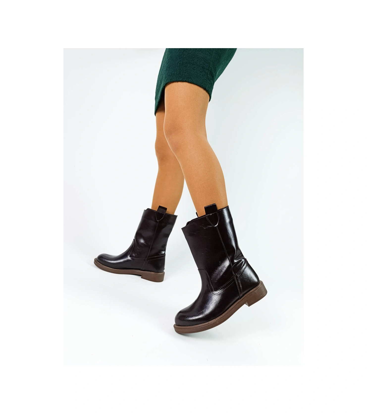 Kahve Renk Fermuarsız Kalın Düz Taban Çekme Kadın Bot Kahve