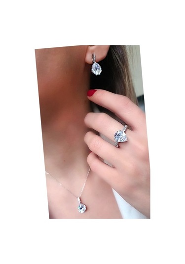 Pırlanta Işıltısında Zirkon Taşlı Gümüş Takı Seti