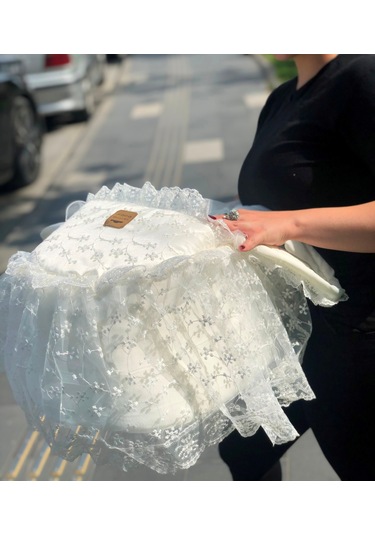 Sema Baby Fistolu Güpürlü Lüks Yenidoğan Bebek Yatağı - Ekru