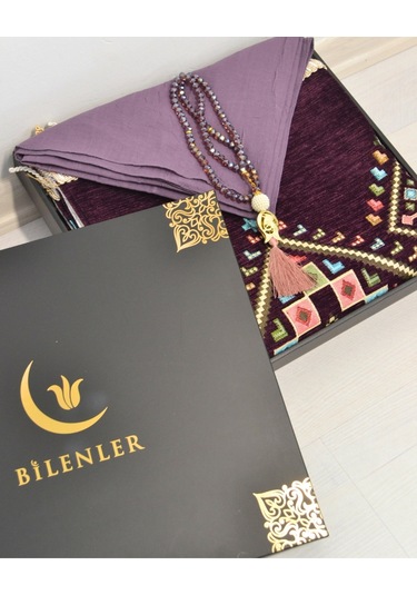 Çeyizlik Hediyelik Seccade Eşarp Tesbih Set Kilim Desenli Kadife Astarlı Seccade, Eşarp, Kristal Tesbih Özel Kutulu Lüks Hediye Seti Mor