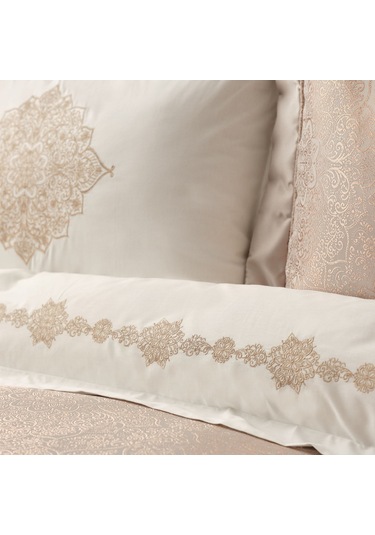 Karaca Home Maira 8 Parça Çeyiz Seti