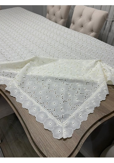 Brode Nakış Işlemeli Dertsiz Masa Örtüsü 150x250 Krem