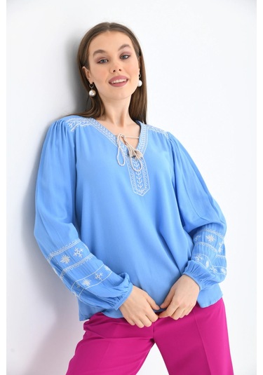Kadın V Yaka Uzun Kol Nakış Detaylı Rahat Yazlık Bluz Indigo