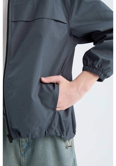 DeFacto Erkek Çocuk Oversize Geniş Kalıp Yarım Balıkçı Yaka Fermuarlı Paraşüt Bomber Ceket D8537A825SPAR234