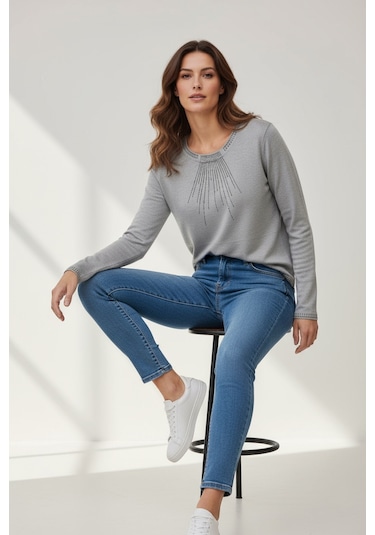 Kadın Yaka Ve Kol Ağzı Taşlı Etek Desenli Bluz Krem