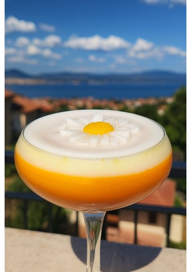 Papatyalı Mum Martini Bardağında Papatya