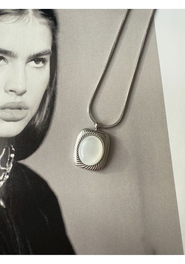 Oval Taşlı Kare Kararmaz Çelik Kadın Gümüş Renk Kolye Modern Ve Altın