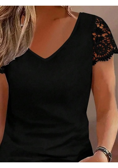 Munn Collection Kadın Kısa Kollu V Yakalı Dantel Detaylı Viskon Bluz Siyah