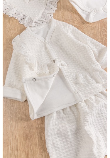 Fistolu Kendinden Desenli 8'li Kız Bebek Hastane Çıkışı Bebek Takımı