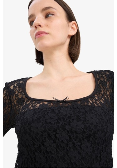 DeFacto Coool Yuvarlak Yaka Fitted Dantel Uzun Kollu Bluz E7614AX25SPBK81