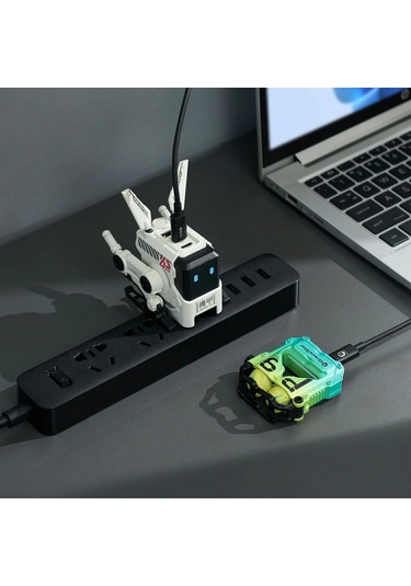 Gravastar Alpha65 Robot Figürlü 65w Hızlı Şarj Adaptörü Ve Şarj Standı, Beyaz