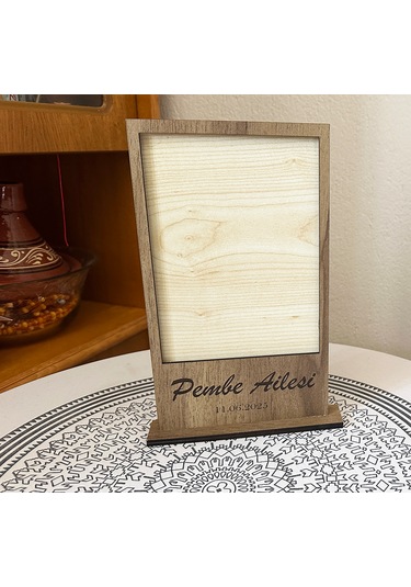 Kişiye Özel Kişiselleştirilebilir Üzerinde İsim Yazılı Ahşap Fotoğraf Çerçevesi - Dikey