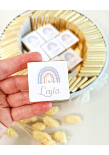 Madlen Çikolata İsme Özel Kız Bebek Hediyelik Çikolata Metal Kutu 100'lü