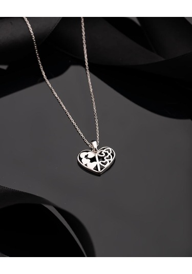 925 Ayar Rodyum Kaplama Ajurlu İki Farklı Desenli Kalp Gümüş Kolye Rzn10317