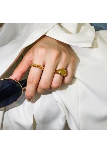 Retro Yüzük Saf Renk Cilalı Titanyum Çelik Yuvarlak Yüzey Basit Stil Çok Siyah