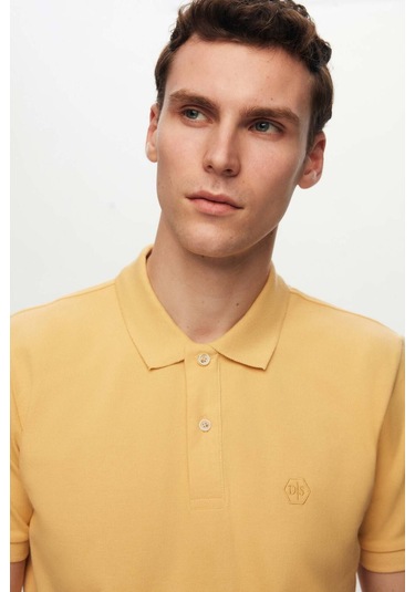 Ds Damat Regular Fit Açık Sarı Pike Dokulu %100 Pamuk Kıvrılmaz Polo Yaka Nakışlı T-Shirt 4HC14ORT51000 Sarı Ds Damat Regular Fit Açık Sarı Pike Dokulu %100 Pamuk Kıvrılmaz Polo Yaka Nakışlı T-Shirt 4HC14ORT51000 Sarı