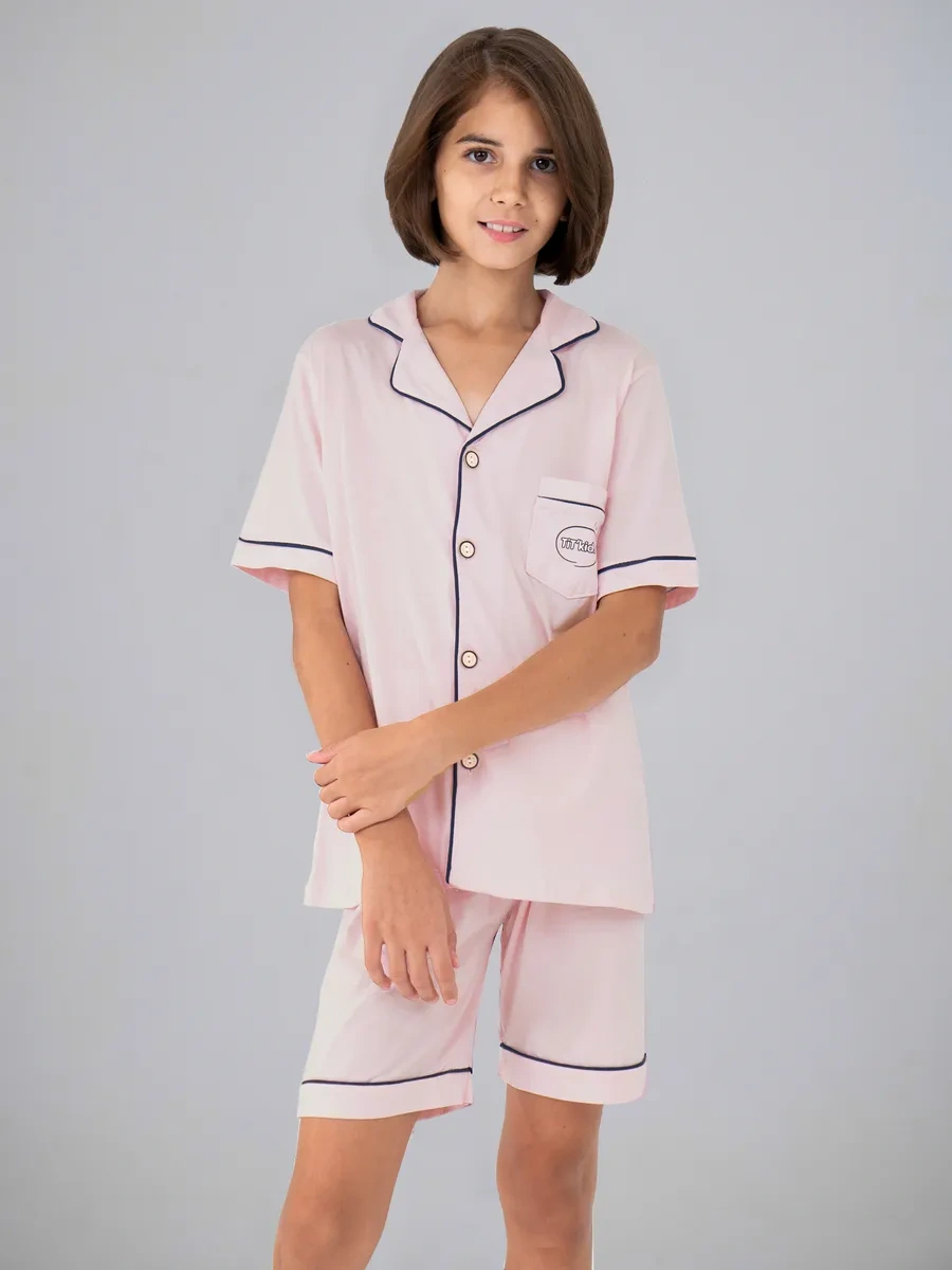 Tıt'kids Yazlık Pijama Takımı, Şortlu Ve Triko Pamuklu Gömlekli Yazlık Pijama Takımı, Şort Ve Gömlekten Oluşur. Triko P Pembe