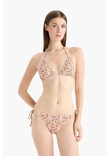 Defacto Regular Fit Çiçekli Bürümcük Üçgen Bikini Üstü-fall İn Love E2576ax25smrd194 Kırmızı Defacto Regular Fit Çiçekli Bürümcük Üçgen Bikini Üstü-fall İn Love E2576ax25smrd194 Kırmızı