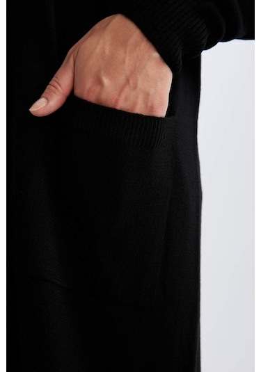 Defacto Regular Fit V Yaka Basic Düz Cepli Uzun Siyah Triko Hırka G5685AZ24AUBK81 Siyah