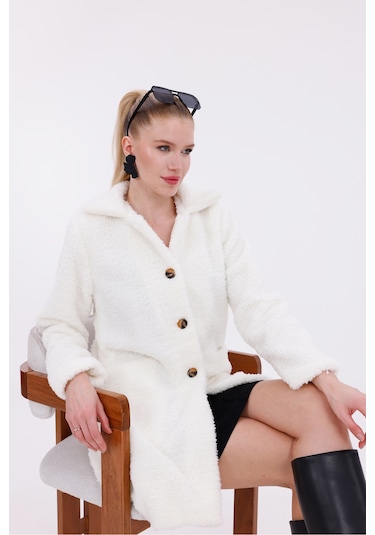 Düğmeli Cepli Kadın Peluş Kaban Beyaz
