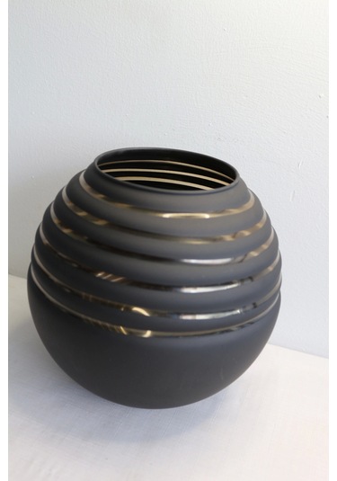 Siyah Mat Vazo Asorti Beyaz