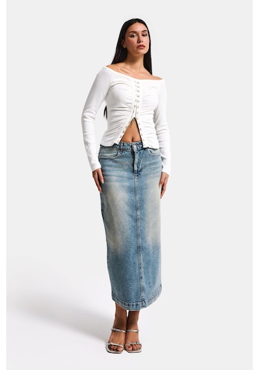 Itsbasic Kadın Beyaz W5 Agraf Detaylı Omzu Açık Özel Tasarım Crop Top