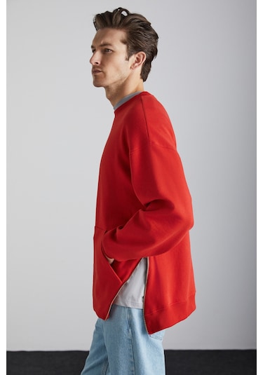 Santıagos Erkek Kangruru Cepli Fermuar Detaylı Arkası Yazı Baskılı Kırmızı Sweatshirt