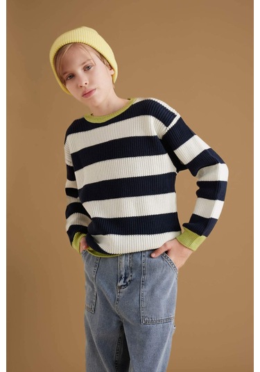 DeFacto Erkek Çocuk Bisiklet Yaka Çizgili Triko Kazak C3117A824WNER233 DeFacto Erkek Çocuk Bisiklet Yaka Çizgili Triko Kazak C3117A824WNER233