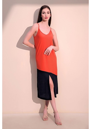 Kadın Mercan & Siyah Rahat Asimetrik Bloklu Yırtmaçlı Askılı Uzun Elbise Mercan