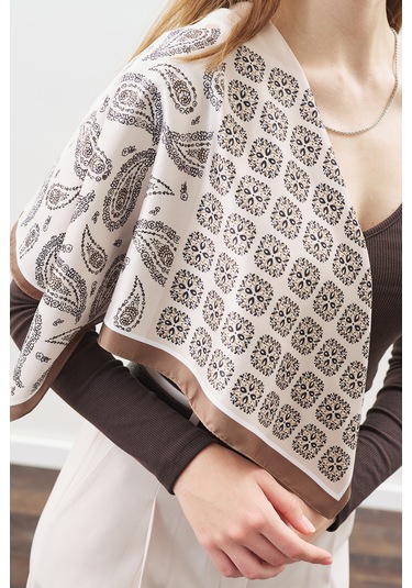 Desenli Orta Boy Saten Fular Saıra Saıra