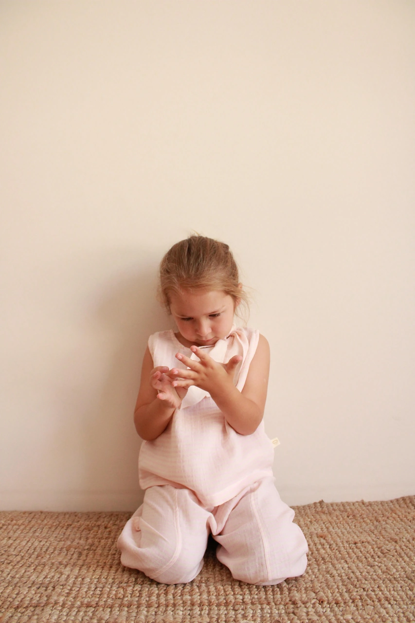 Fularlı Pembe Çizgili Çapraz Şerit Detaylı Müslin Takım Pembe