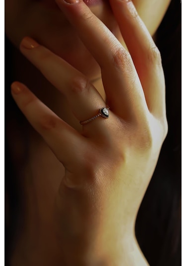 Semiz Altın 0.08 Karat Damla Elmas Yüzük