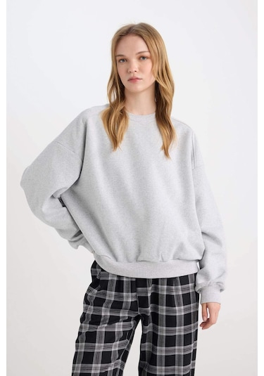 DeFacto Coool Oversize Geniş Kalıp Bisiklet Yaka Basic Düz Kalın Kumaş İçi Yumuşak Tüylü Sweatshirt D9022AXNSGR210 Gri DeFacto Coool Oversize Geniş Kalıp Bisiklet Yaka Basic Düz Kalın Kumaş İçi Yumuşak Tüylü Sweatshirt D9022AXNSGR210 Gri