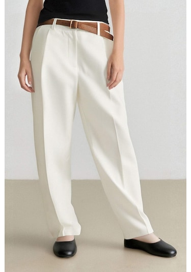 DeFacto Carrot Fit Gabardin Kumaş Pantolon Kemerli Yüksek Bel Kısa Paça D2732AX25SPWT32 DeFacto Carrot Fit Gabardin Kumaş Pantolon Kemerli Yüksek Bel Kısa Paça D2732AX25SPWT32