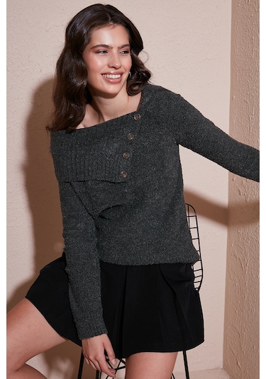 Lela Premium Regular Fit Kayık Yaka Düğme Detaylı Bayan Kazak 680Kz002563 Antrasit