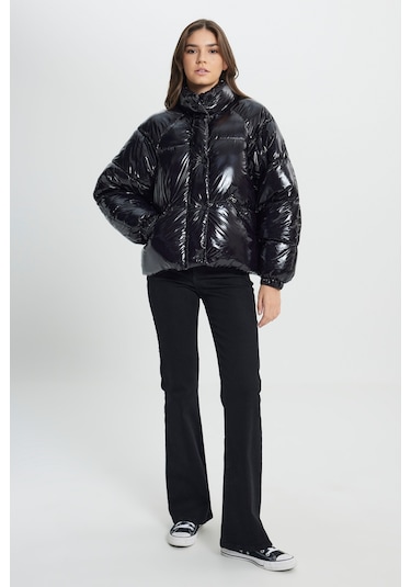 Wrangler Loose Fit Rahat Kesim Kapüşonlu Siyah Şişme Mont Siyah