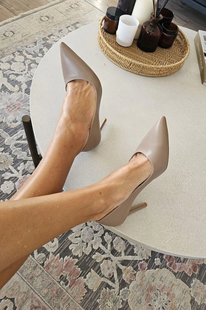 10 1814 Topukla Kadın İnce Topuklu Stiletto Ayakkabı Vizon