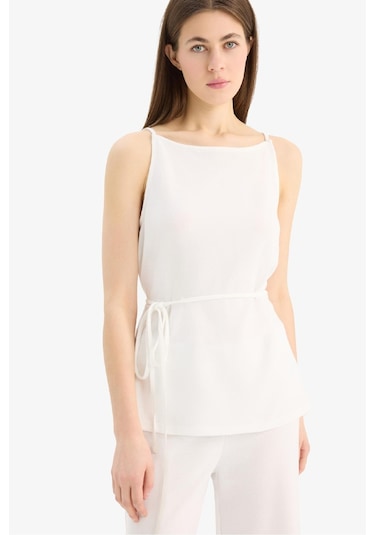 DeFacto Regular Fit Kayık Yaka Bağcıklı Pike Kolsuz Bluz E5778AX25SPWT47 DeFacto Regular Fit Kayık Yaka Bağcıklı Pike Kolsuz Bluz E5778AX25SPWT47